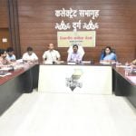 शासन की योजनाओं को अंतिम व्यक्ति तक पहुंचाने के लिए संभागायुक्त ने दिया मार्गदर्शन
