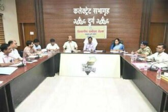 शासन की योजनाओं को अंतिम व्यक्ति तक पहुंचाने के लिए संभागायुक्त ने दिया मार्गदर्शन