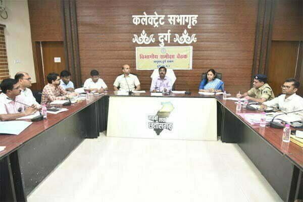 शासन की योजनाओं को अंतिम व्यक्ति तक पहुंचाने के लिए संभागायुक्त ने दिया मार्गदर्शन