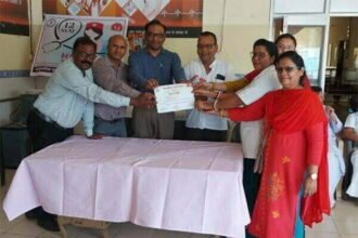 स्वास्थ्य संस्थाओं में कार्यरत स्टॉफ नर्स का किया गया सम्मान