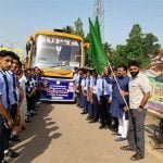 छात्रों को शैक्षणिक भ्रमण के लिए संसदीय सचिव रेखचंद जैन ने हरी झंडी दिखाकर किया रवाना