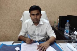 अधिकारी-कर्मचारियों की छुट्टी निरस्त, राशनकार्ड, पेंशन से लेकर गुमास्ता और आधार कार्ड में संशोधन मौके पर ही करेंगे अधिकारी