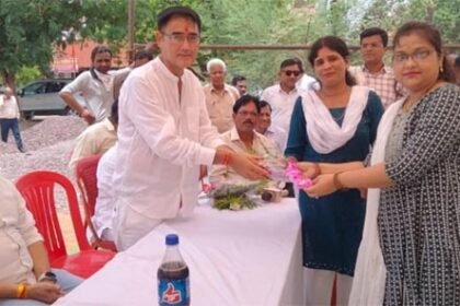 वार्ड में चल रहे विकास कार्य के लिए एमआईसी मेंबर की हुई तारीफ, कोसानगर में हो रहा तेजी से विकास
