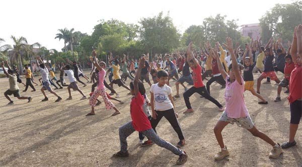 खेल प्रतिभाओं को मिल रहा बढ़ावा, समर केंप में उत्साह से भाग ले रहे बच्चे