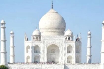 याचिका खारिज: नहीं खुलेंगे ताजमहल के बंद दरवाजे, हाईकोर्ट की टिप्पणी - कल आप कहेंगे कि मुझे जज के चेंबर में जाना है