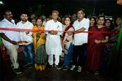 6 करोड़ 40 लाख का भूमिपूजन व लोकार्पण, बच्चों को मिठाई खिलाते गृहमंत्री ने कहा नेशनल नहीं इंटरनेशनल खिलाड़ी बनो