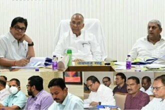 लोक निर्माण मंत्री की अध्यक्षता में राज्य स्तरीय परियोजना समिति की बैठक संपन्न