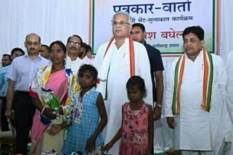 सरकार ने उठाया नेत्रहीन बहनें चंदा और रिया के इलाज का बीड़ा