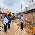 फिर निकली भिलाई निगम की जेसीबी… लक्ष्मी मार्केट में नालियों के ऊपर किए गए अतिक्रमण को हटाया