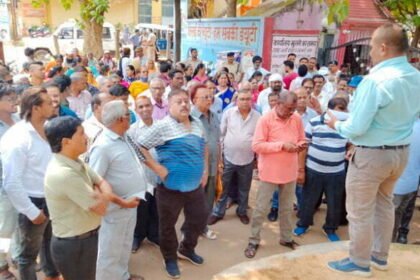 सामूहिक अवकाश को लेकर निगम कर्मचारियों ने किया प्रदर्शन… केन्द्र के समान महंगाई भत्ता देने व गृह भाड़ा बढ़ाने की मांग