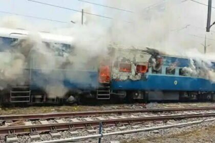 अग्निपथ स्कीम के खिलाफ देश के कई राज्यों में बवाल, ट्रेन में लगाई आग