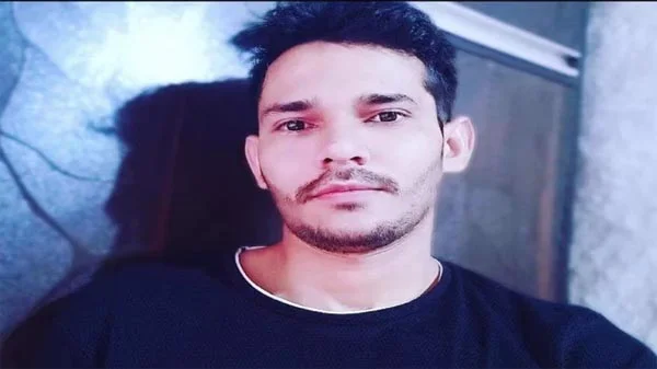 आतंकियों ने की एक और हिंदू की हत्या, बैंक अधिकारी को मारी गोली, देखे विडियो