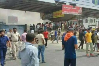 बिहार में सेना की अग्निपथ स्कीम का विरोध, ट्रेन पर पथराव, सड़क जाम कर हंगामा