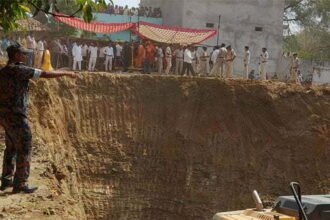 80 फीट गहरे बोरवेल में गिरा 11 साल का मासूम, रेस्क्यू ऑपरेशन जारी