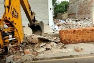 केम्प-1 हत्याकांड: यूपी की तर्ज पर भिलाई में भी चला बुलडोजर, आरोपी भाजपा नेता की तीन दुकान सील