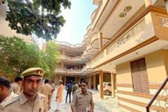 रियल 'पुष्पा राज' पर शिकंजा: चंदन तस्कर ने जमा कर रखी थी एक अरब की लकड़ी, संपत्ति हुई कुर्क