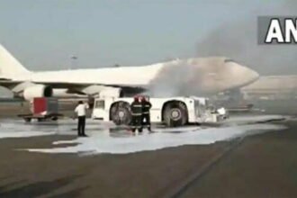 एयरपोर्ट बड़ा हादसा टला, विमानों के पास पुशबैक वाहन में आग लगने से मचा हड़कंप, देखें वीडियो
