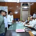 कलेक्टर जनदर्शन में पहुंच फरियादी: मंदिर के सामने की सार्वजनिक भूमि में अवैध कब्जे की शिकायत