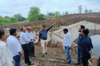 पुलगांव नाला डायवर्सन का कार्य लगभग 70 प्रतिशत पूर्ण महापौर ने किया अफसरों के साथ निरीक्षण