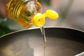 10-15 रुपये लीटर घटीं खाने के तेल की कीमतें, खाद्य सचिव ने कहा- अभी और घट सकते हैं दाम