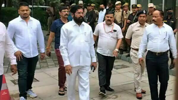 तख्तापलट: महाराष्ट्र के नए 'नाथ' होंगे शिंदे, जानिए एक रिक्शा चालक से मुख्यमंत्री बनने तक का सफर