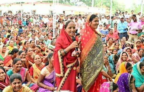 पहले केंचुओं को देखकर डर लगता था, लेकिन अब तो ये मेरे घर के सदस्य हैं: उर्वशी एवं संगीता