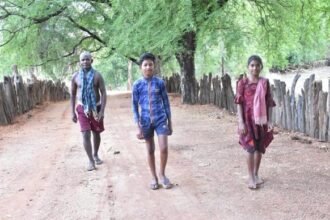 पहाड़ों की तराई में बसा कुमगांव जुड़ा विकास की मुख्यधारा से, सड़क बनने से ग्रामवासी उत्साहित