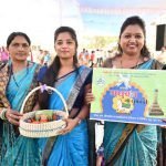 गोधन योजना का श्रीगणेश हुआ तो लक्ष्मी आईं संतोषी समूह की लक्ष्मी के पास