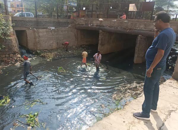 सभी नालों की युद्ध स्तर पर सफाई: कमिश्नर की सख्त हिदायत बारिश से पूर्व हो पूरी सफ़ाई