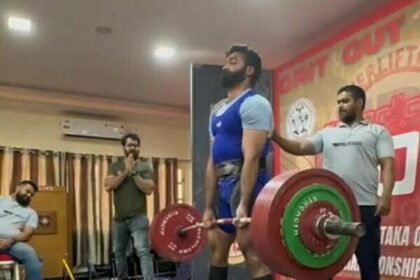 150 प्रतिभागियों को पछाड़कर हासिल किया गोल्ड, पावर लिफ्टिंग में दिखाया दम