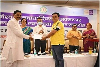 विश्व रक्तदाता दिवस: छत्तीसगढ़ राज्य एड्स नियंत्रण समिति ने स्वैच्छिक रक्तदाताओं और स्वयं सेवी संगठनों को किया सम्मानित