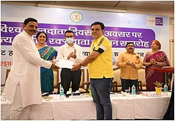विश्व रक्तदाता दिवस: छत्तीसगढ़ राज्य एड्स नियंत्रण समिति ने स्वैच्छिक रक्तदाताओं और स्वयं सेवी संगठनों को किया सम्मानित