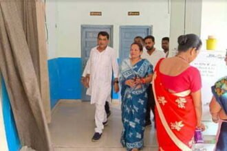 महापौर ने किया औचक निरीक्षण, नदारद कर्मचारियों को अंतिम चेतावनी, नहीं सुधरे तो मौका नहीं