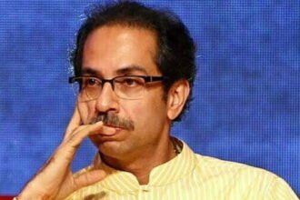 मुश्किल में सरकार? ठाकरे की बैठक में पहुंचे सिर्फ 20 विधायक, 35 के गायब होने से बढ़ी चिंता