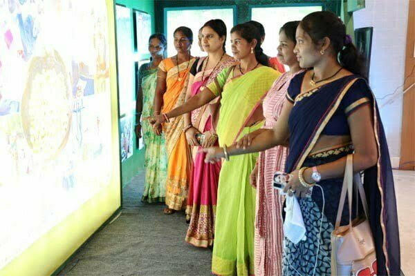 विकास प्रदर्शनी में छत्तीसगढ़ सरकार की योजनाओं को ग्रामीणों ने सराहा