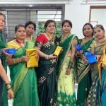 पहला सावन मिलन समारोह में आकर्षक ग्रीन वेशभूषा में नजर आईं महिलाएं