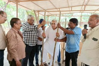 दुर्ग शहरी गौठान में मनाया गया हरेली तिहार… विधायक, मेयर, कमिश्नर एवं एमआईसी सदस्यों ने गेड़ी, भौरा चलाकर उठाया लुत्फ