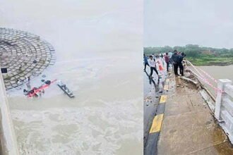 बड़ा हादसा, नदी में यात्री बस गिरने से 12 की मौत, 11 को बचाया गया