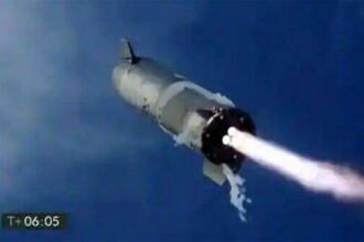 अंतरिक्ष में आउट ऑफ कंट्रोल हुआ चीनी रॉकेट, कहीं भी गिर सकता है मलबा; भारत भी रडार में