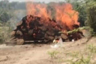 अंतिम संस्कार में जलती चिता को पानी डालकर बुझाने पर दो पक्षों में विवाद, सरपंच समेत आठ गिरफ्तार