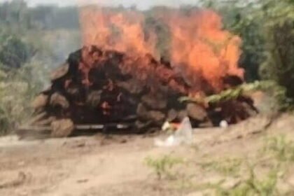 अंतिम संस्कार में जलती चिता को पानी डालकर बुझाने पर दो पक्षों में विवाद, सरपंच समेत आठ गिरफ्तार