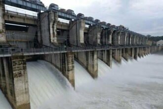 गंगरेल बांध लबालब होने की स्थिति में, 93 प्रतिशत जलभराव के चलते 14 गेट खोले गए