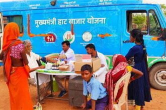 विशेष: मुख्यमंत्री हाट बाजार क्लिनिक योजना से आदिवासियों को मिल रहा है नया जीवन