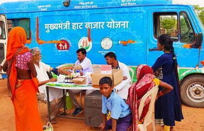 विशेष: मुख्यमंत्री हाट बाजार क्लिनिक योजना से आदिवासियों को मिल रहा है नया जीवन