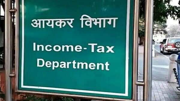 कोयला व्यापारी का दावा, रेड के दौरान आईटी अधिकारी बोला- साथ दो बन जाओगे छत्तीसगढ़ के 'एकनाथ शिंदे'