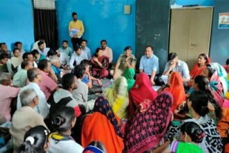 कलेक्टर, पुलिस अधीक्षक और वनमण्डलाधिकारी ने ग्राम बरही में जनचौपाल लगाकर सुनी लोगों की समस्याएँ