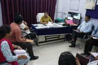 निगम आयुक्त लोकेश चंद्राकर ने नेहरू नगर जोन कार्यालय का किया औचक निरीक्षण