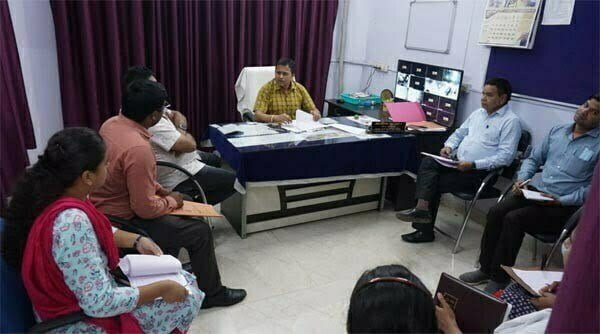 निगम आयुक्त लोकेश चंद्राकर ने नेहरू नगर जोन कार्यालय का किया औचक निरीक्षण