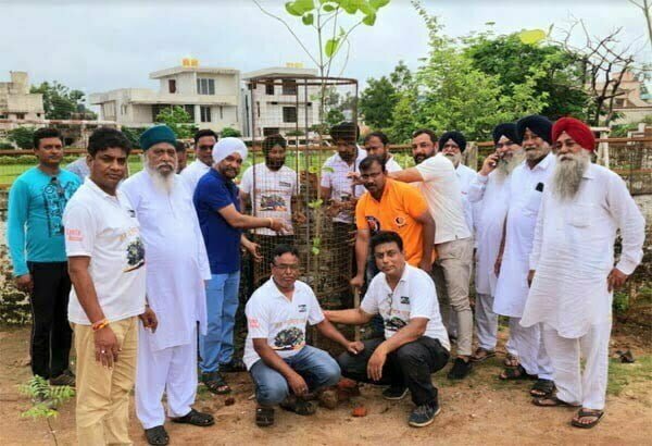 आर्टकॉम की मुहीम 'हर आँगन एक पेड़' के तहत किया गया वृक्षारोपण
