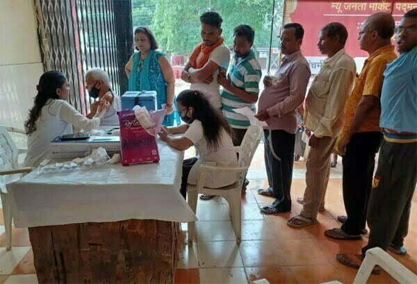 कोरोना से बचाव के लिये दो दिनो में पद्मनाभपुर जनता मार्केट दुर्गा मंच में 418 लोगों ने लगाया प्रिकॉशन डोज
